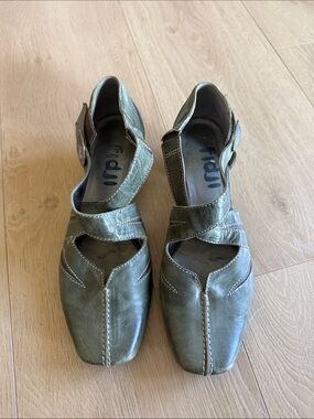 Olive Green Leather Cross-Strap Flats with Adjustable Strap